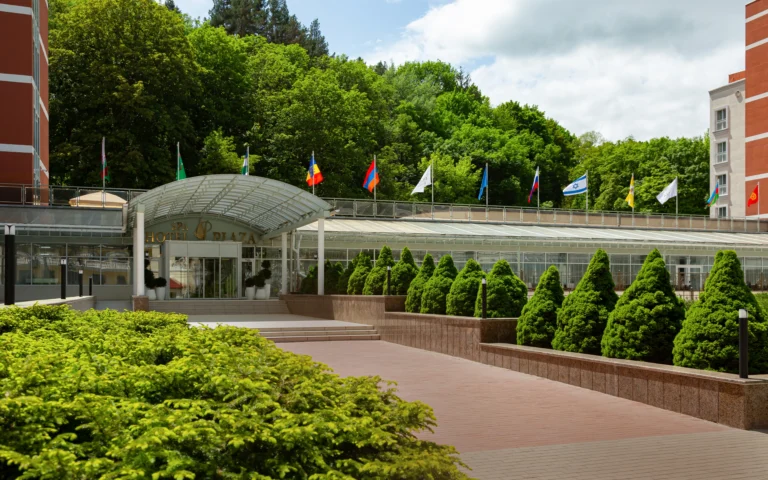 территория санаторий плаза спа кисловодск