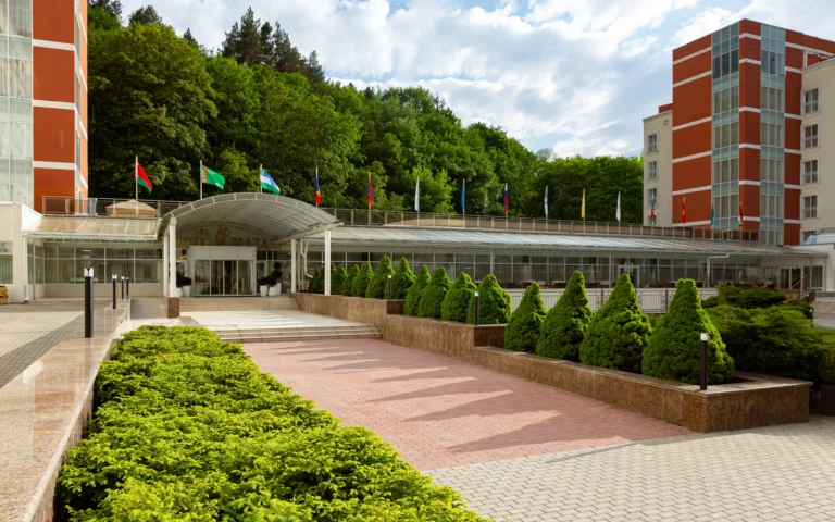 территория санаторий плаза спа кисловодск