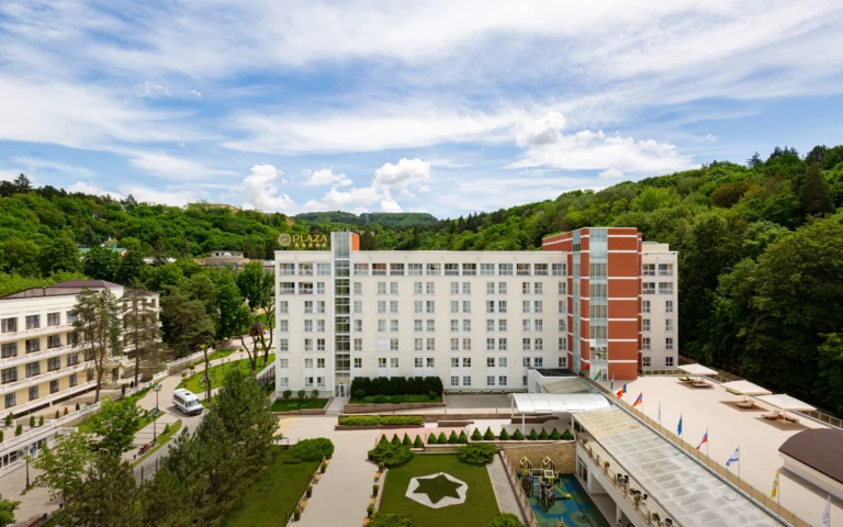 территория санаторий плаза спа кисловодск