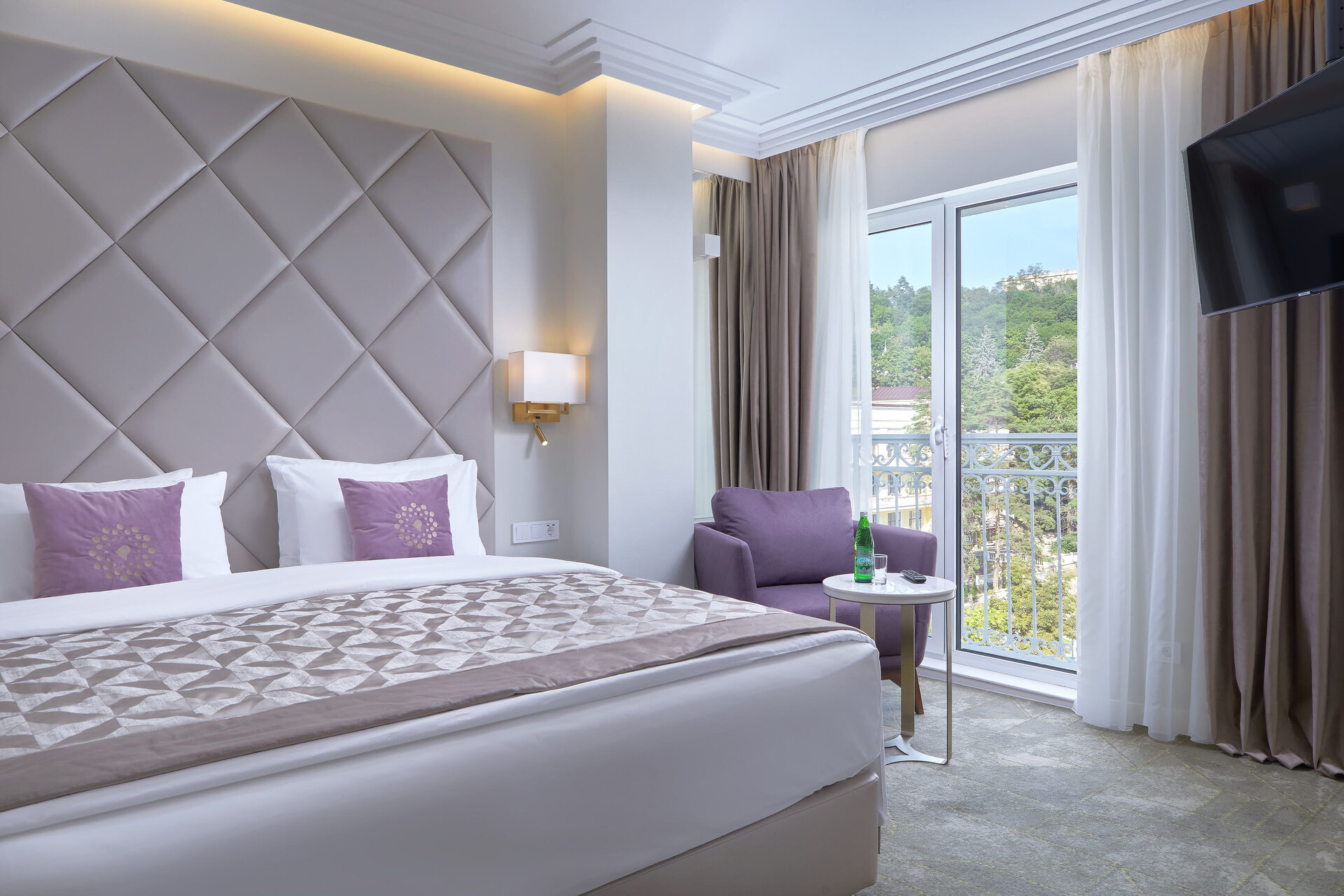 Plaza_Room_LuxeNoneBalcone_01